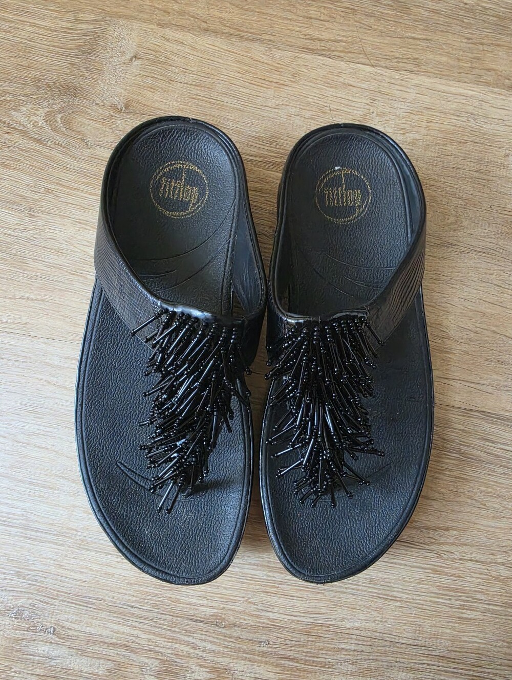FitFlop Cha Cha Beaded Fringe Sandal in black Size 7